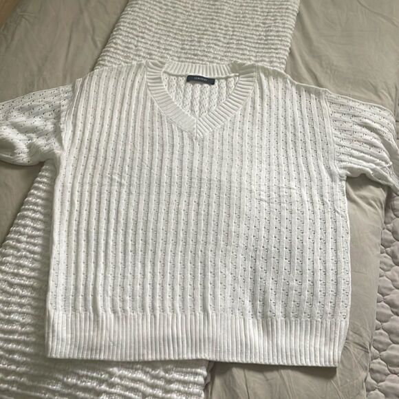 Dokotoo White Short Sleeve V-neck Sweater - Picture 1 of 5